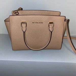 Tan Michael Kors purse never used.